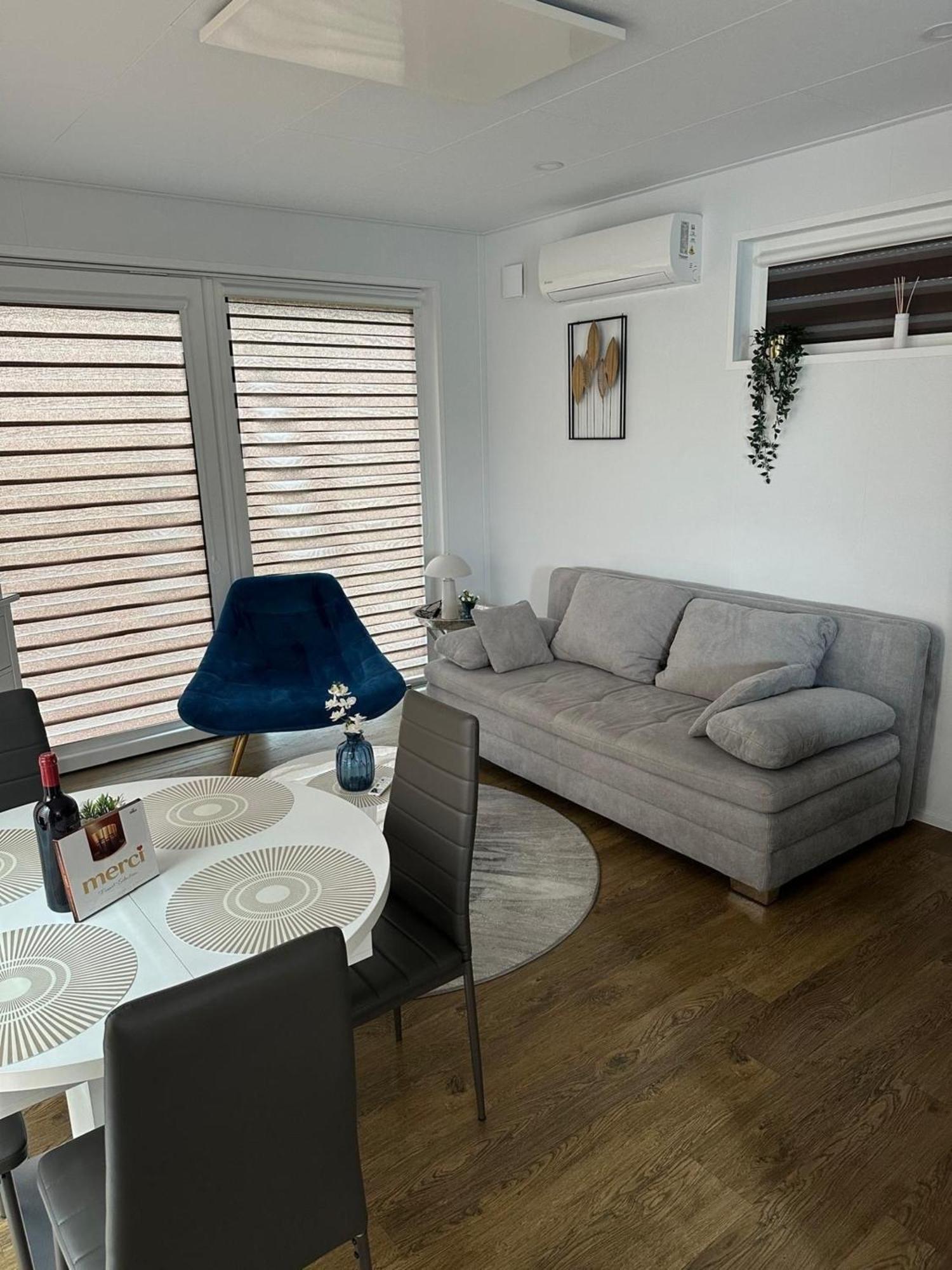 Ferienhaus Am Seepark -J&K Goch Ngoại thất bức ảnh