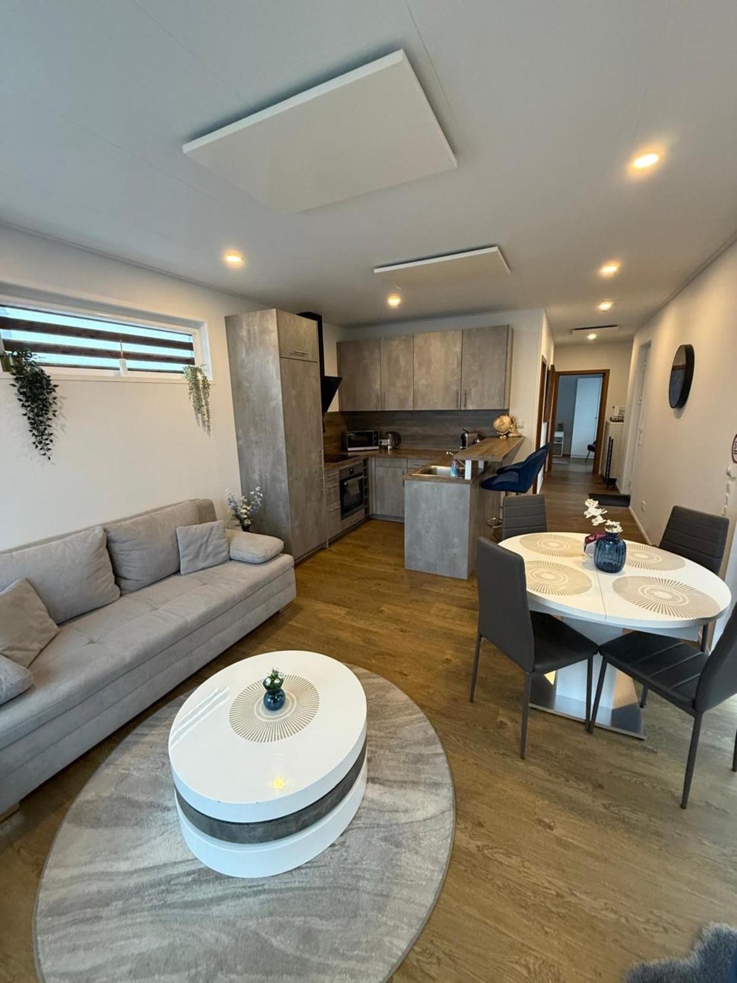 Ferienhaus Am Seepark -J&K Goch Ngoại thất bức ảnh